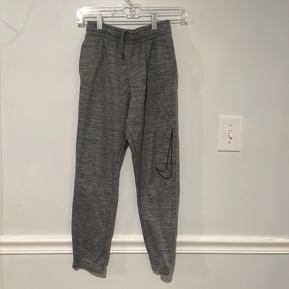 Nike Dri-Fit Boys Gray Sweatpants L